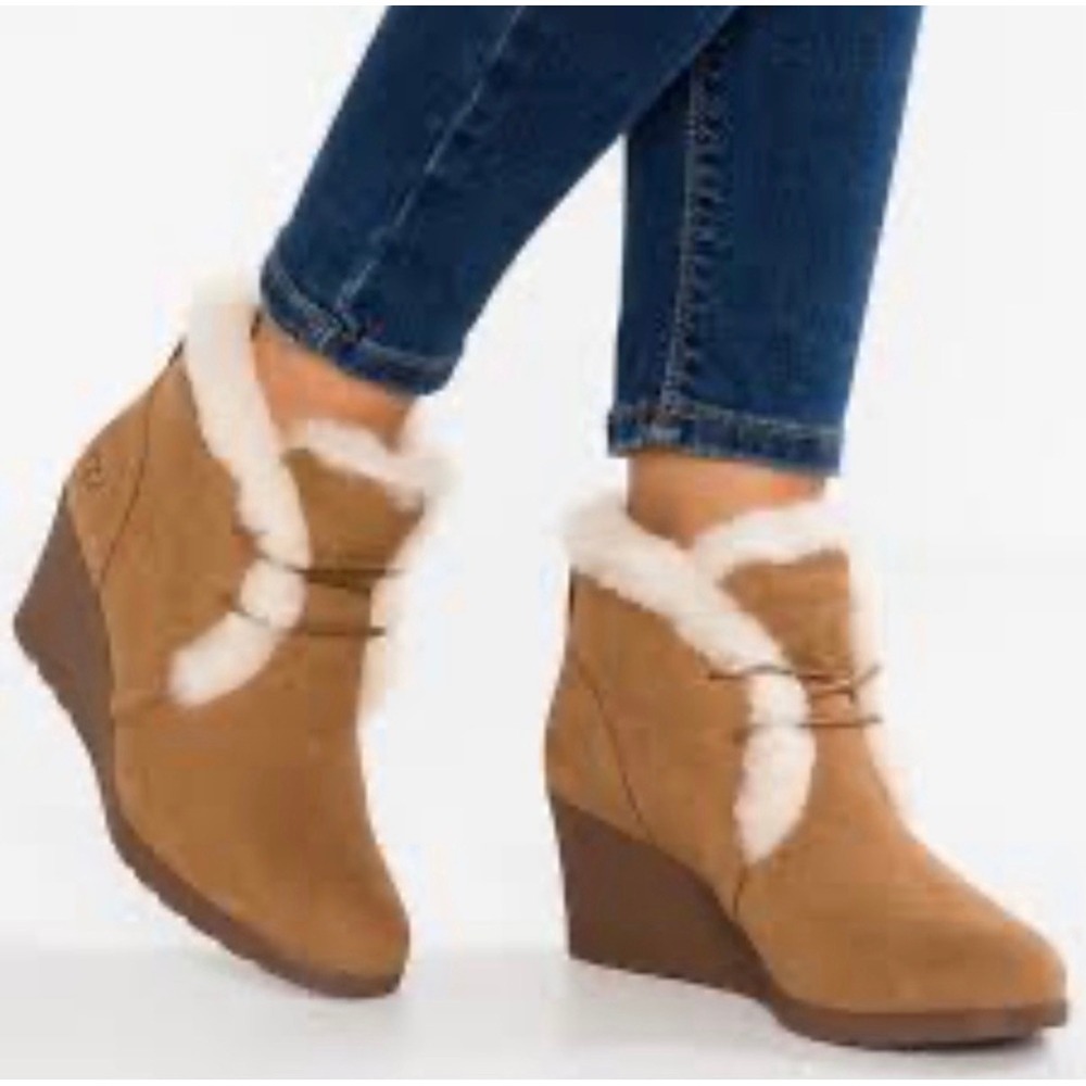 UGG Jeovana Waterproof Sherpa Lined Ankle Wedge Boots Tan Nubuck 1017421 Sz 10
